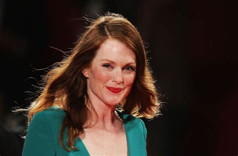 julianne moore nackt|JULIANNE MOORE Nude